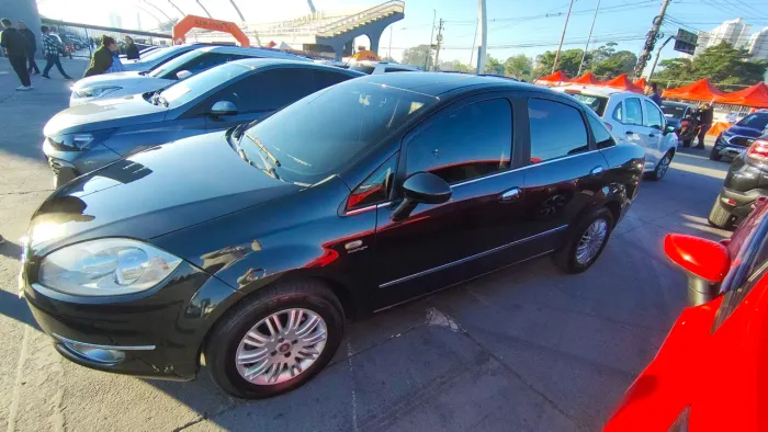 Fiat Linea Essence 1.8 Flex 16V 4P 2013