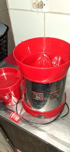 Espremedor de laranja ? e limão ? 