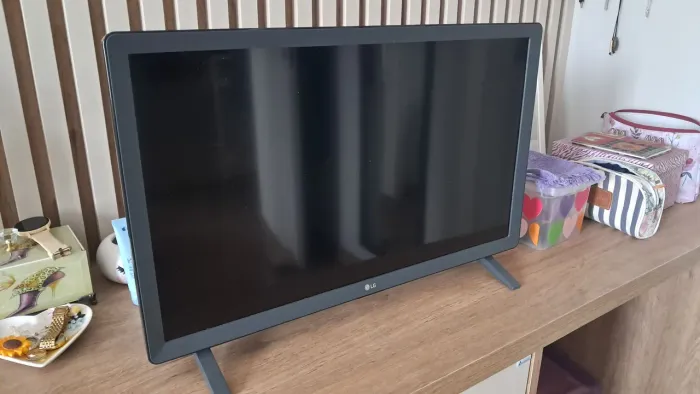 Smart TV Monitor LG 24" LED Wi-Fi (Modelo 24tl520s) - Muito Nova!