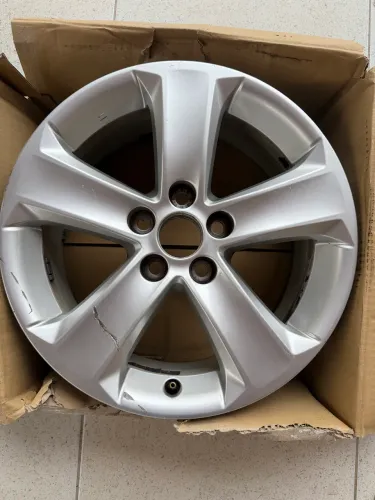 Roda original Toyota RaV 4 modelo 2014 aro 17?