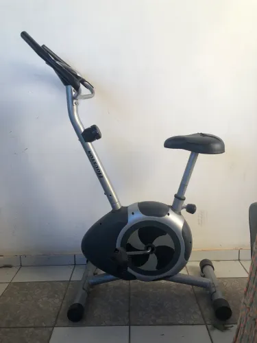 Bicicleta ergométrica usada com defeito