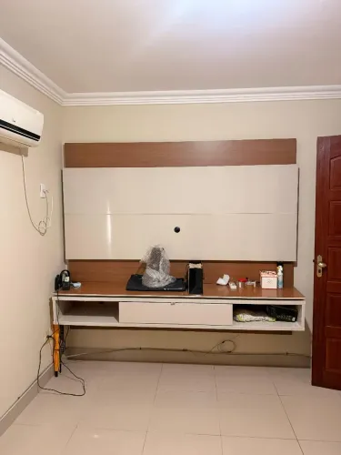 Painel tv planejada com rack suspenso, venda rápida!