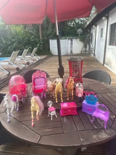 Coisas de Barbie originais e usados .Leia a descrição.