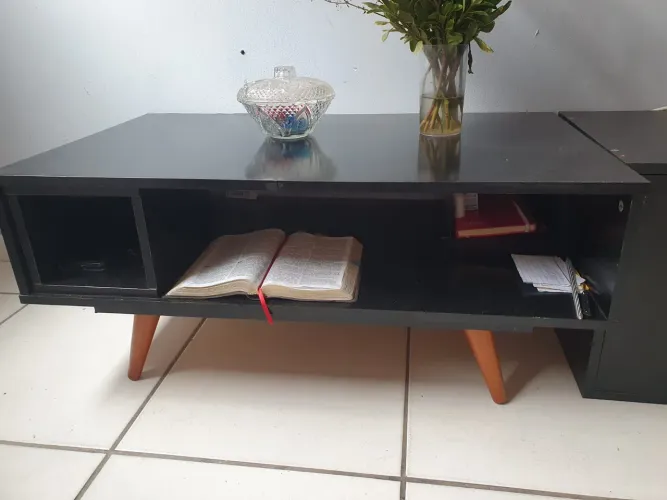Mesa de centro preta moderna
