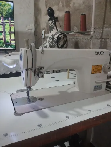 Vendo máquina de costura reta industrial Bruce