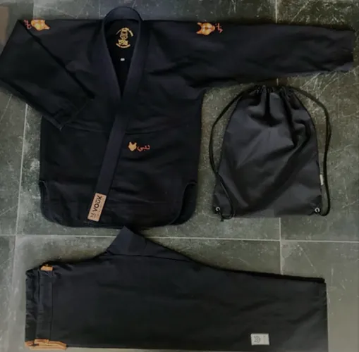 Vendo dois Kimonos (pouquíssimos usados) Vouk Dubai Trançado preto/ dourado, A3