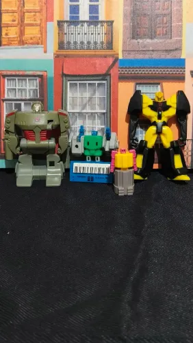 Kit Transformers - Bumblebee + Brawl + 2 Mini Figuras de Brinde