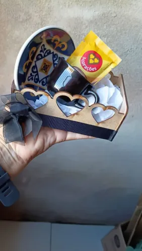 PROCURA-SE COZINHEIRA PARA COZINHA INDUSTRIAL