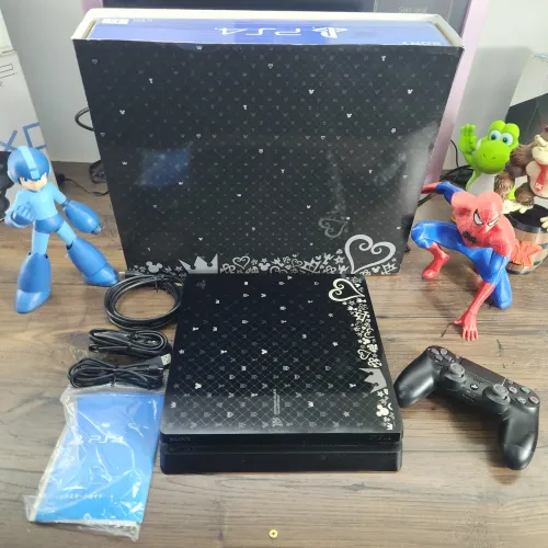 Playstation 4 edição KINGDOM HEARTS original na versão 11.02