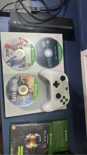 Xbox One S 365 Gb + Kinect Com adaptador + controle + 3 jogos