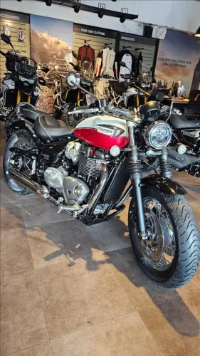 TRIUMPH BONNEVILLE SPEEDMASTER
