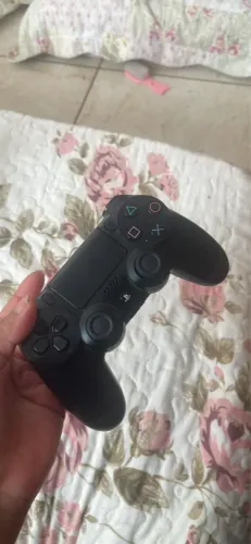 Vendo PS4 semi-novo