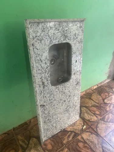 Vendo Kit pia Cozinha 1.30 de Comprimento já com torneira e cuba