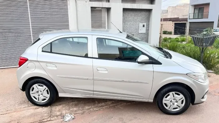 Chevrolet Onix Hatch LT 1.0 8V Flex Power Mec. 4P 2013