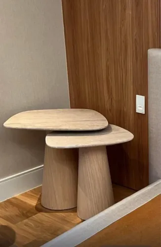 1 Mesa lateral (MAIOR) em mármore travertino