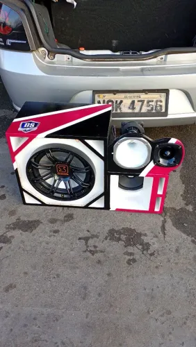 Caixa de som automotivo