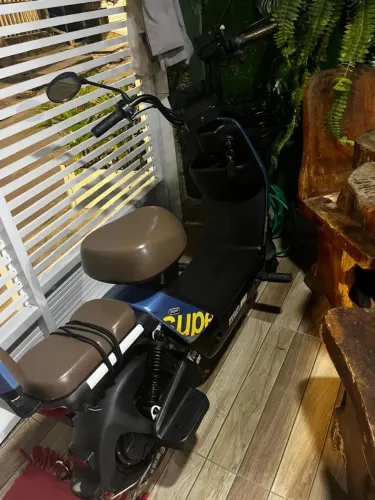 Vende se moto elétrica conforme está nas fotos muito nova a mesma é está estado de Nova