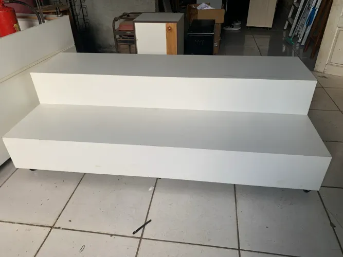 Balcão expositor branco