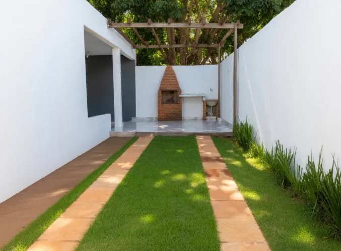 Casa 4 Quartos no PLANO PILOTO | Vila Planalto | Nova e Independente.Quintal