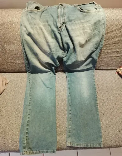 calça jeans masculina tamanho 46, usada mas ainda inteira, apenas 5 Reais