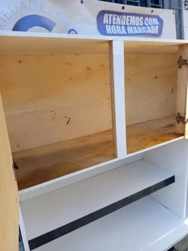Armário de cozinha não tenho os pés ele fica no chão está em perfeito estado aproveite