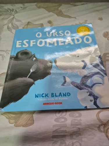Livro infantil O Urso Esfomeado