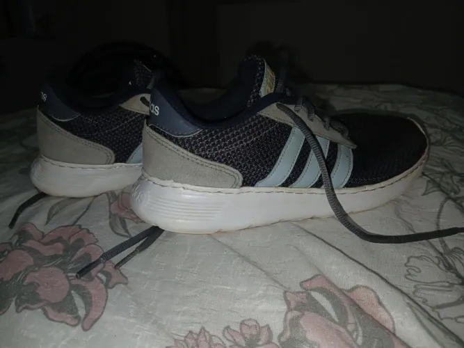 Tênis Adidas