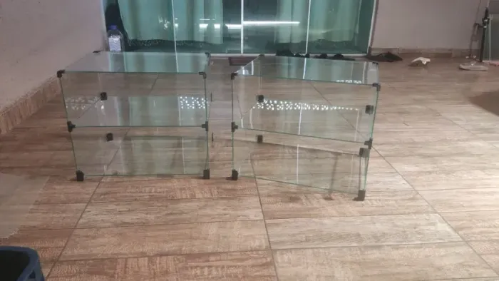 Dois Expositores modulados em vidro - 0,60 X 0,40 X 0,20