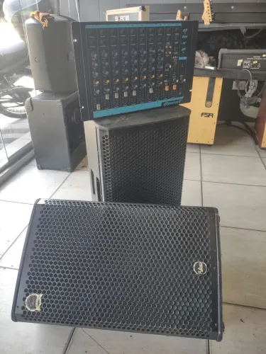  Caixas ativas Leacs LCR712 + Mesa oneal OMX8