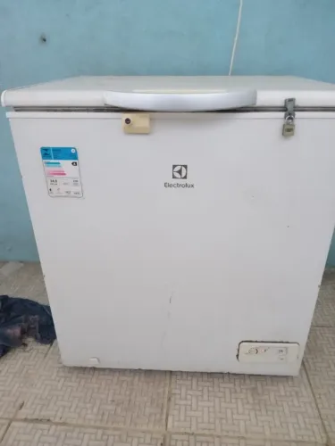VENDO ESTA FREEZER POR 1200