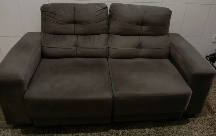 Sofá retrátil em excelente estado