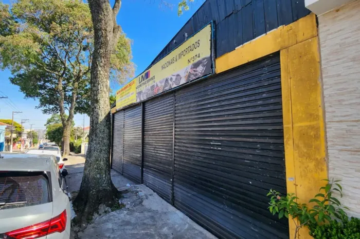 Galpão comercial para locação em Parque Peruche, 250m²