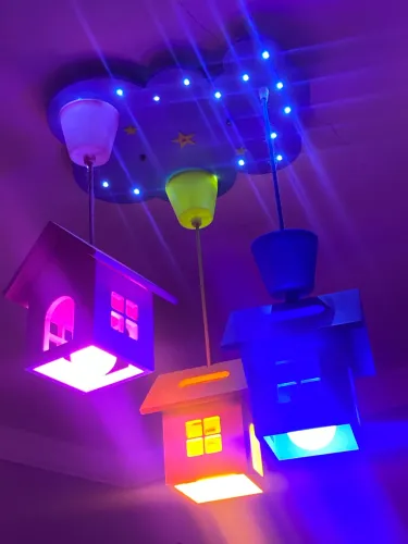 Lustre infantil de 3 cores