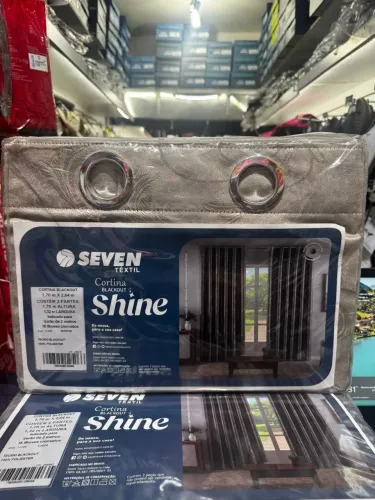 Vendo Cortina para janela nova e lacrada 