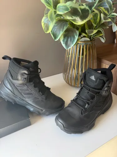 Tênis Adidas Terrex para neve