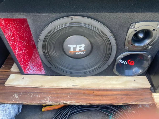 Vendo caixa de som trio interessado chama no watts *