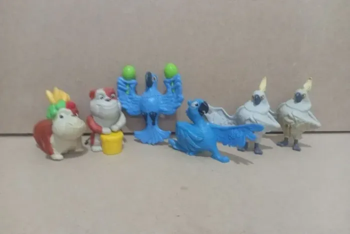 coleção com 6 bonecos do filme rio - mcdonald's 