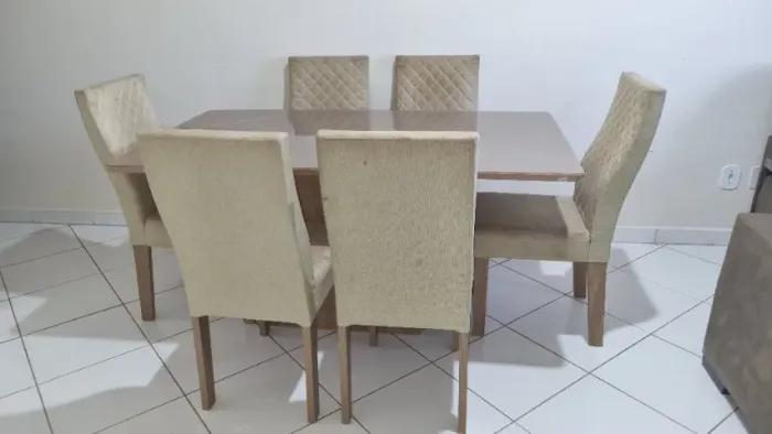 Mesa de Jantar com 6 Cadeiras / Precisa de Reparos / Estrutura Boa / Ler Descrição 