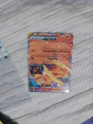 Carta pokémon douradas