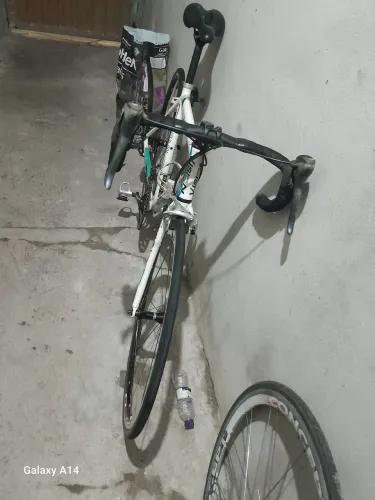 Vendo bike speed vision com roda shimano r520 peças todas de primeira qualidade 
