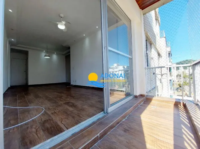 Apartamento próximo à praia com sacada Astúrias Guarujá