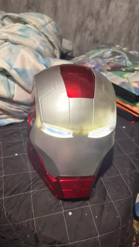 Capacete Homem de Ferro com luz e som