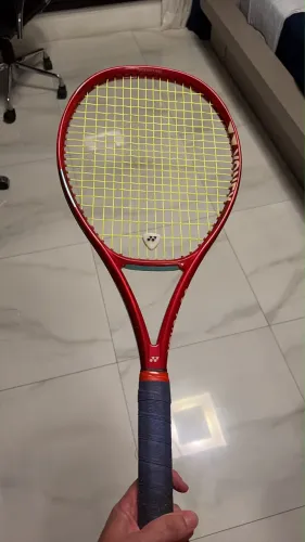 Raquete de Tenis Vcore 100 L3 300G R$1300