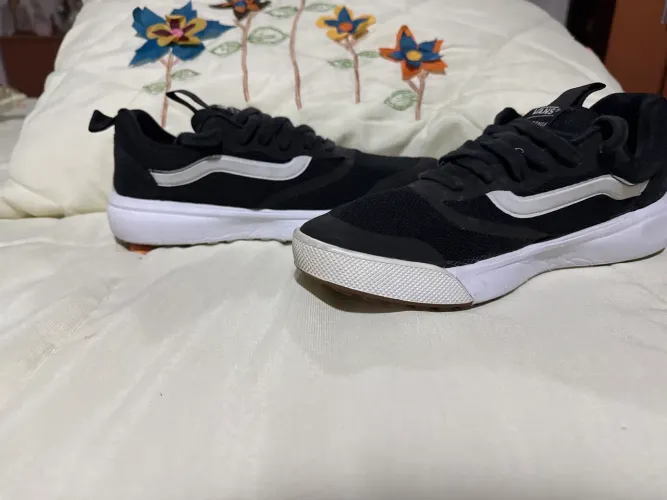 Tênis VANS esportivo 