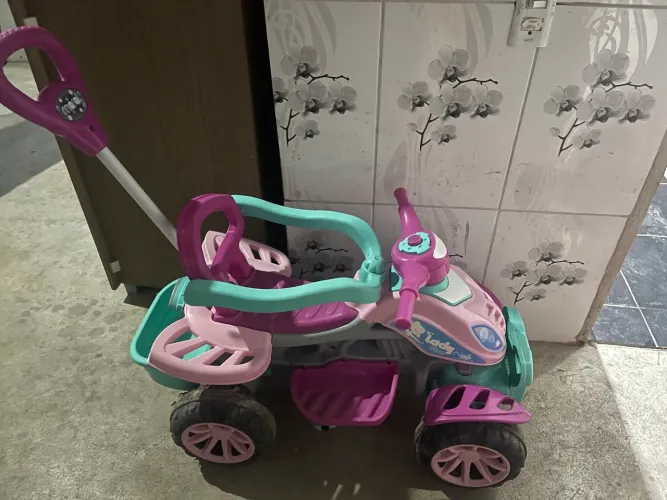 Quadriciclo infantil menina
