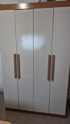 Guarda roupa -4 portas