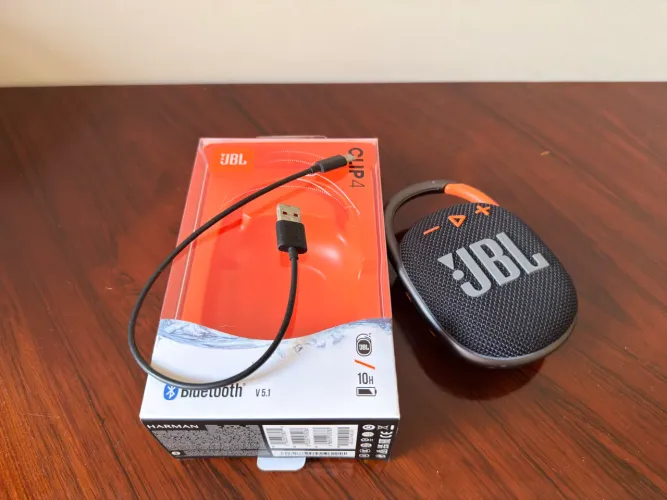 Caixa de som JBL Clip 4
