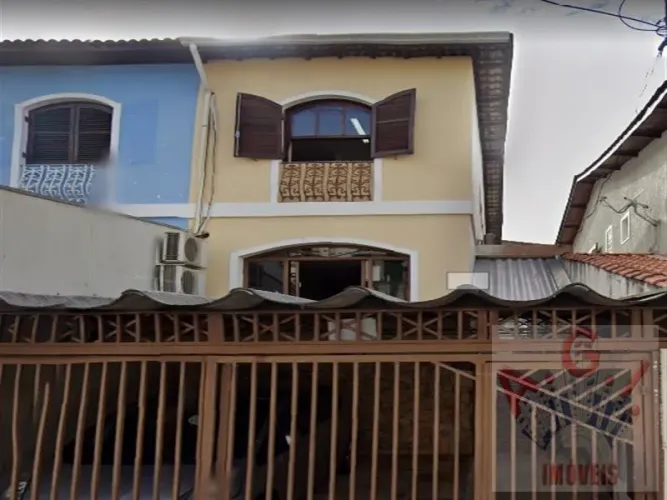 Sobrado bem localizado para locação com 03 dormitórios (01 suíte) e 02 vagas na Água Fria