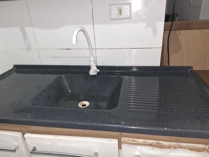 Pia com torneira sem o balcão