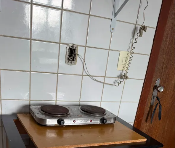 Vendo fogão elétrico 2 bocas mas apenas uma funciona
